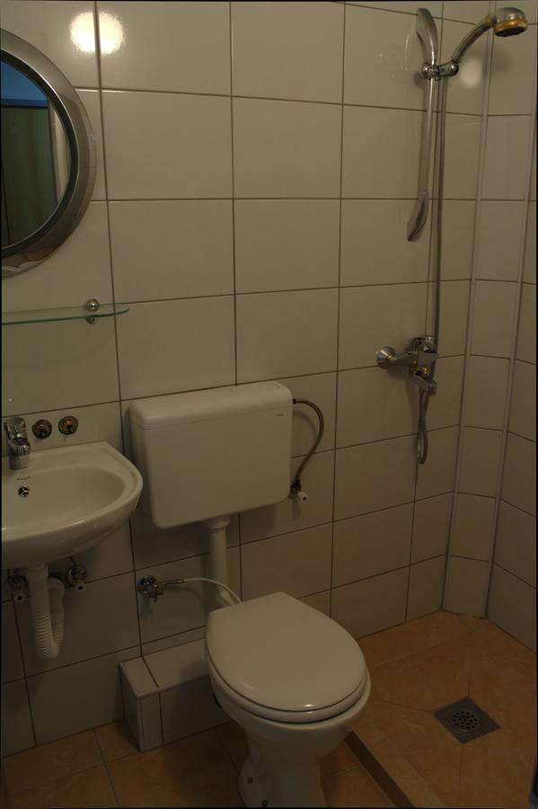 Motel Luxor Visoko Extérieur photo